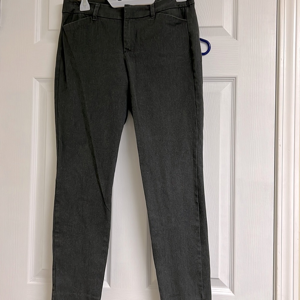Women’s size 6 Old Navy charcoal gray pixie pant